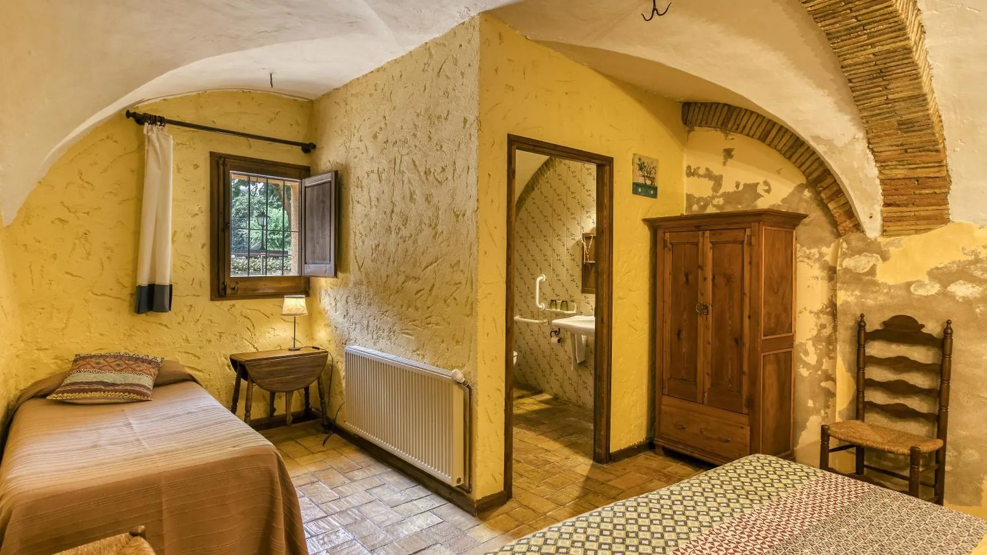Farm stay Mas Alba Villa San Esteban de Guialbes